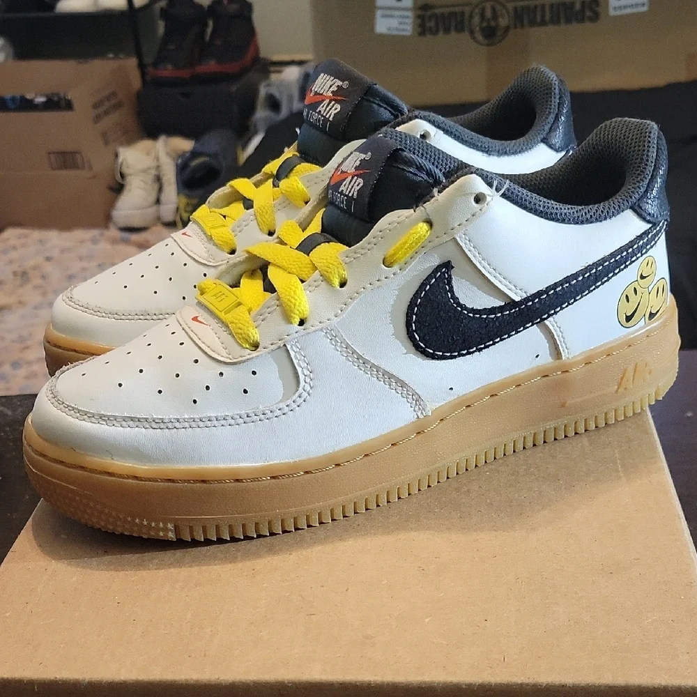 Nike Air Force 1 Low '07 LV8 (GS) "Go The Extra Smile" (2021) (GS) M5Y/W6.5 EUC - Picture 2 of 9
